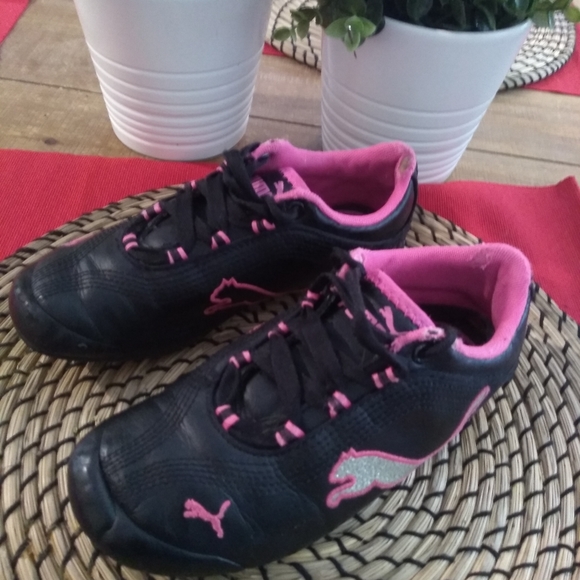 Puma sneakers girls size 2 - Picture 7 of 8